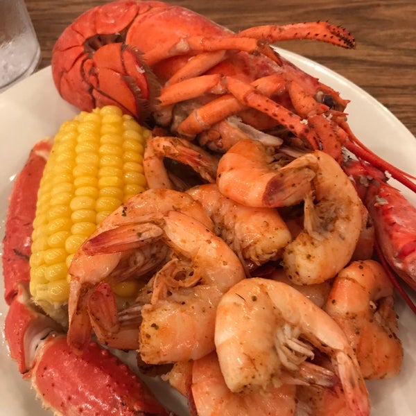 6/16/2017にSHAR H.がBoston Lobster Feastで撮った写真