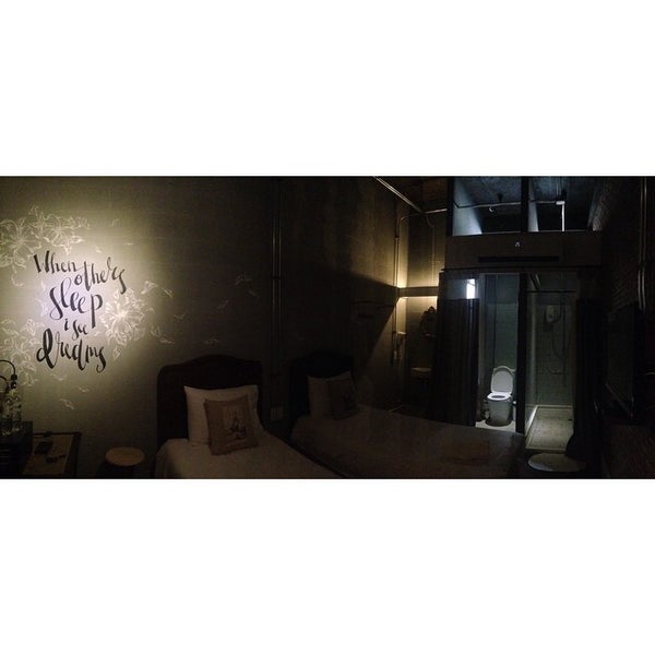 รูปภาพถ่ายที่ ONEDAY Hostel &amp; Co-Working Space โดย Nid K. เมื่อ 4/14/2015