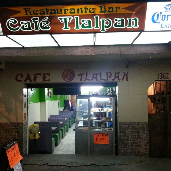 Foto scattata a Café Tlalpan Bar da Alejandro C. il 2/28/2013
