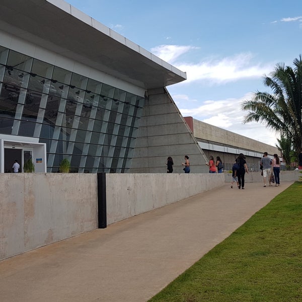 Photo taken at Outlet Premium Brasília by Boris L. on 11/30/2018