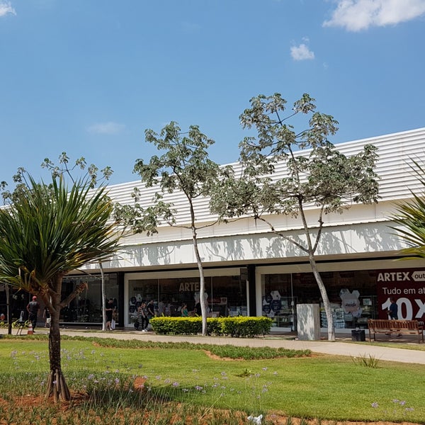 Photo taken at Outlet Premium Brasília by Boris L. on 9/30/2018