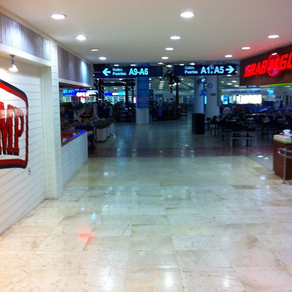 4/18/2013 tarihinde Guillermo B.ziyaretçi tarafından Cancún Uluslararası Havalimanı (CUN)'de çekilen fotoğraf