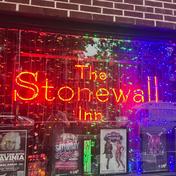 Снимок сделан в Stonewall Inn пользователем Andrew H. 6/23/2022