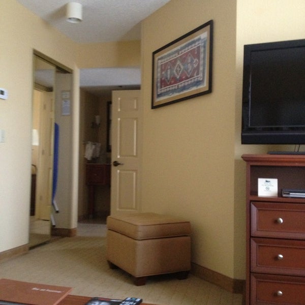 รูปภาพถ่ายที่ Homewood Suites by Hilton โดย Juan A. เมื่อ 6/3/2013