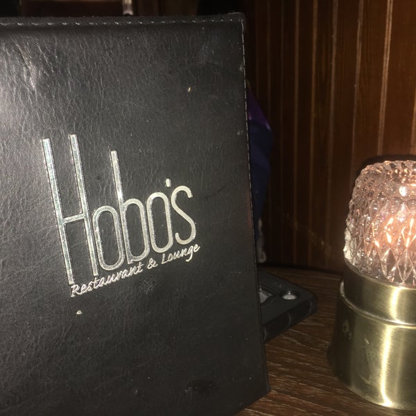 Снимок сделан в Hobo&#39;s Restaurant &amp; Lounge пользователем eryn v. 4/3/2018