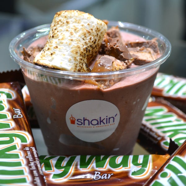 รูปภาพถ่ายที่ Shakin&#39; Milkshake and Smoothie Bar โดย Shakin&#39; Milkshake and Smoothie Bar เมื่อ 10/28/2016