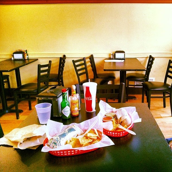 Dos Amigos Burritos 26 N Main St