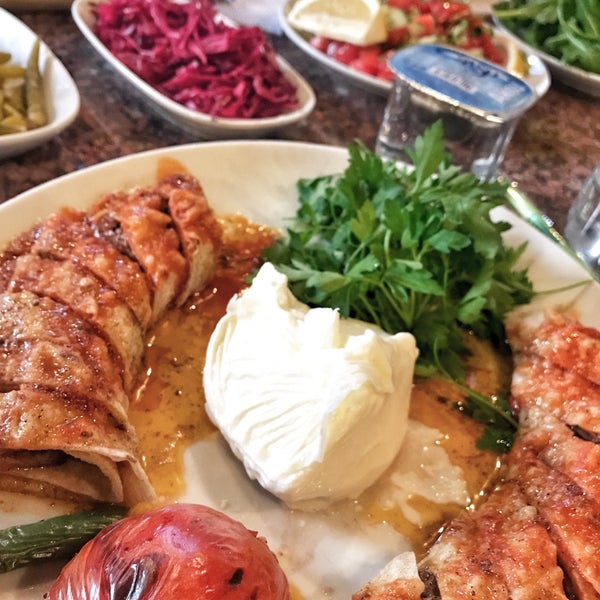 Foto diambil di Paşa Ocakbaşı Restoran oleh Ayşenur T. pada 4/1/2018