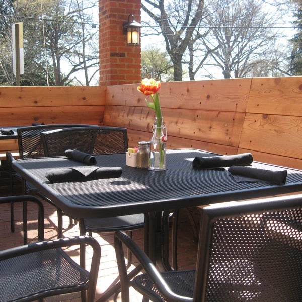 4/22/2015에 The Nook on Piedmont Park님이 The Nook on Piedmont Park에서 찍은 사진