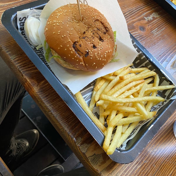 11/11/2020に🔱 Ɩ̇ƁƦƛӇƖ̇M 🔱がOttobros Burger &amp; Cafeで撮った写真