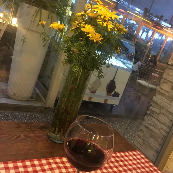 4/11/2019 tarihinde 🥔ⓢ̧ⓘⓢ̧ⓚⓞ ⓟ.ziyaretçi tarafından Gattini Bistro Espresso'de çekilen fotoğraf