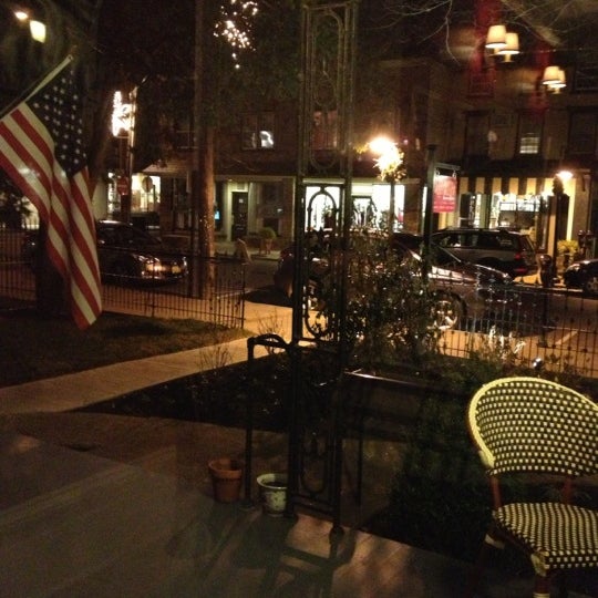 11/25/2012にJana F.がCaffe Galleria Restaurant &amp; Marketで撮った写真