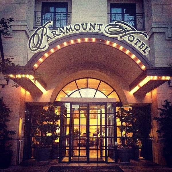 Das Foto wurde bei The Paramount Hotel von Britt R. am 7/7/2013 aufgenommen