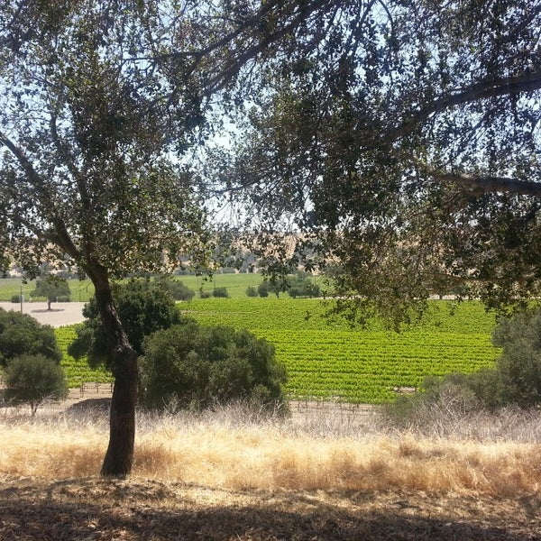 รูปภาพถ่ายที่ Firestone Vineyard &amp; Winery โดย Katrina G. เมื่อ 5/25/2013