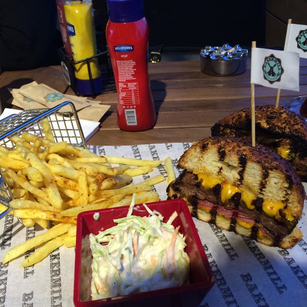 3/22/2015にDuygu O.がBakermill Burger&amp;Cafeで撮った写真