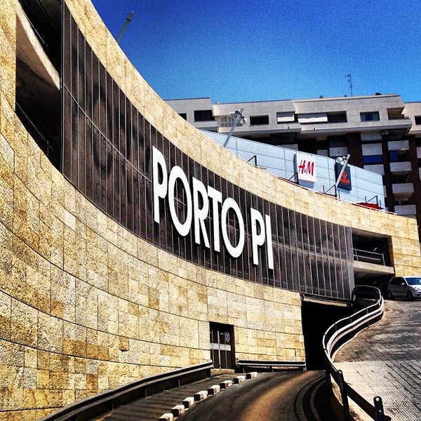 8/24/2013 tarihinde Кирилл Б.ziyaretçi tarafından C.C. Porto Pi'de çekilen fotoğraf