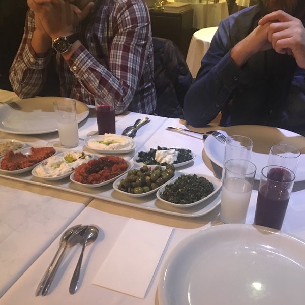 Das Foto wurde bei Antakya Restaurant von Esra Ç. am 2/20/2017 aufgenommen