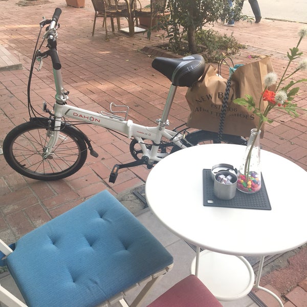 Foto tirada no(a) Bisiklet Evim Bike &amp; Cafe por Esra Ç. em 11/6/2016