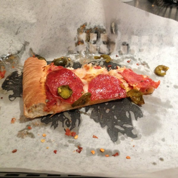 Foto diambil di Zini&#39;s Pizzeria oleh James M. pada 1/19/2013