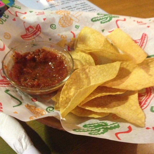 2/24/2013 tarihinde Emily J.ziyaretçi tarafından Taco Mama'de çekilen fotoğraf