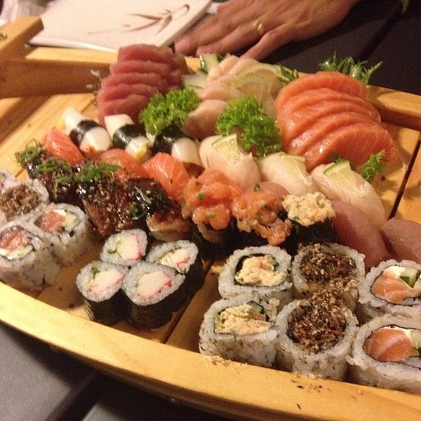 Foto diambil di Taishi | Express &amp; Sushi Lounge oleh Diego S. pada 11/17/2013