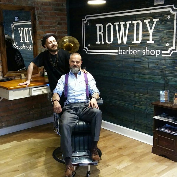 10/26/2017 tarihinde Stilian S.ziyaretçi tarafından ROWDY Barber Shop'de çekilen fotoğraf