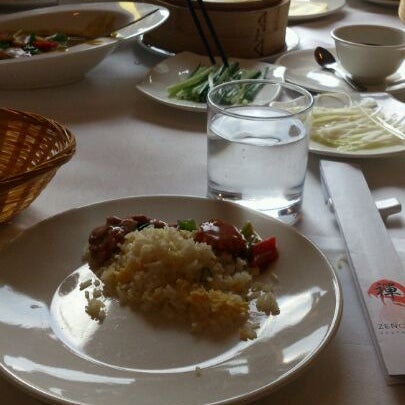 11/7/2012 tarihinde Kristina L.ziyaretçi tarafından Zen China Restaurant'de çekilen fotoğraf