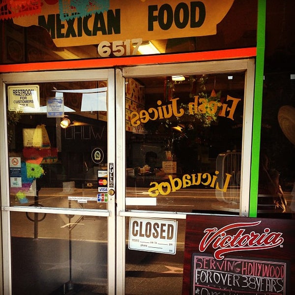 Foto scattata a Dos Burritos Mexican Restaurant da Carlee C. il 9/2/2013