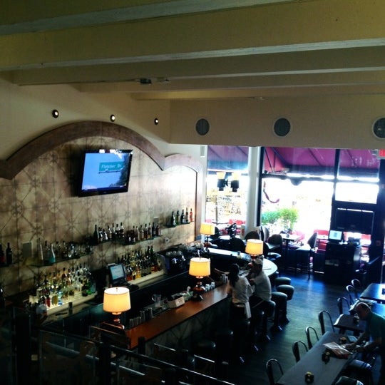 Foto tirada no(a) Van Dyke Cafe por Meichi R. em 11/16/2012