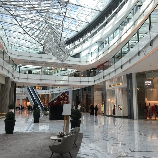 Foto tirada no(a) The Dubai Mall por Theodore M. em 1/13/2019