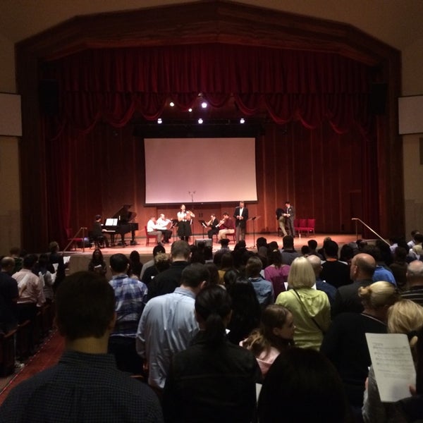 Foto tomada en Redeemer Presbyterian Church  por Van T. el 4/13/2014