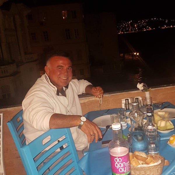 Das Foto wurde bei İskele Restaurant von HASAN A. am 9/13/2019 aufgenommen
