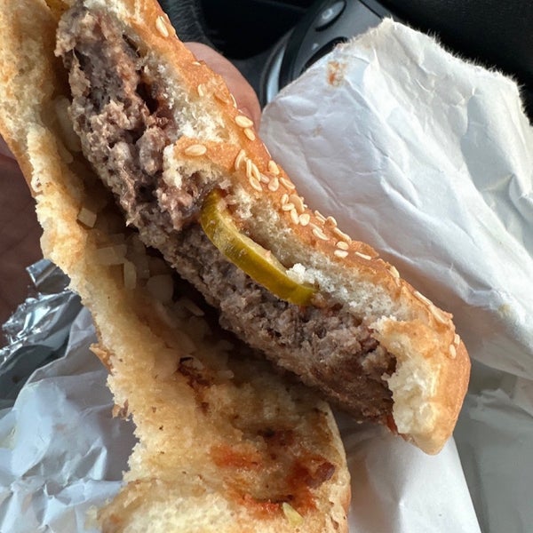 Снимок сделан в All American Hamburger Drive In пользователем Vincent N. 1/17/2024