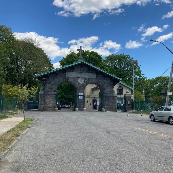 Cemetery of the Holy Cross East Flatbush 3 tips
