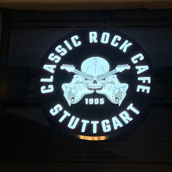 รูปภาพถ่ายที่ Classic Rock Café โดย Christopher M. เมื่อ 11/19/2022
