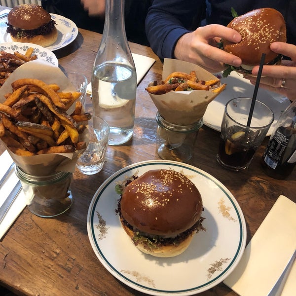 Foto tomada en Dish fine burger bistro  por Klaudia P. el 1/31/2019