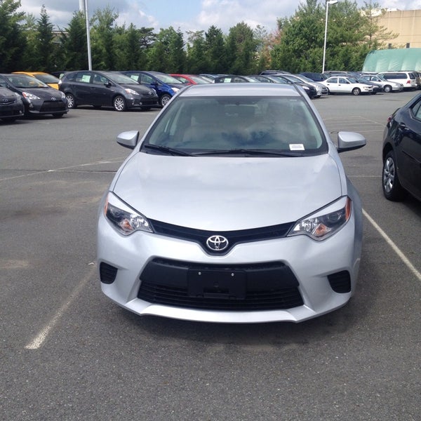 Photo taken at DARCARS Toyota Silver Spring by Una on 6/13/2014