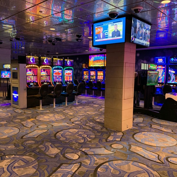 Photo taken at Casino Niagara by Alireza K. on 4/3/2019