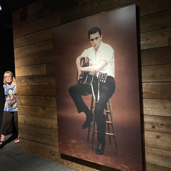 Foto scattata a Johnny Cash Museum and Bongo Java Cafe da Lisa K. il 9/4/2022