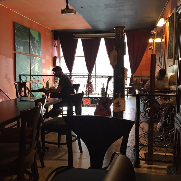 4/29/2017 tarihinde Moshe H.ziyaretçi tarafından Green Fig Cafe'de çekilen fotoğraf