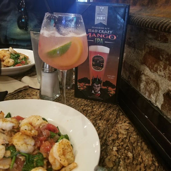 Photo taken at BJ&#39;s Restaurant &amp; Brewhouse by Lauren M. on 7/16/2018