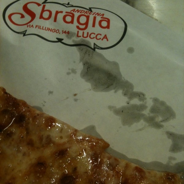 Foto tirada no(a) Pizzeria Sbragia por Silvia Z. em 12/28/2012