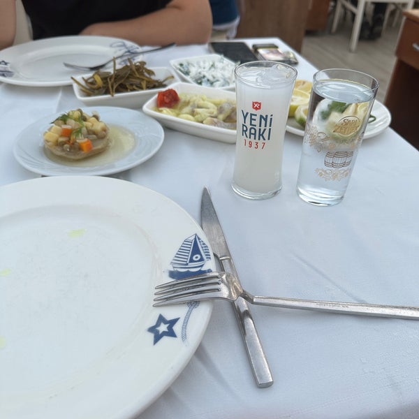 Das Foto wurde bei Sahil Restaurant von Güney S. am 7/15/2023 aufgenommen
