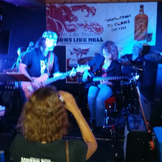Снимок сделан в Michael&#39;s Bar &amp; Grille пользователем Joe D. 8/17/2014