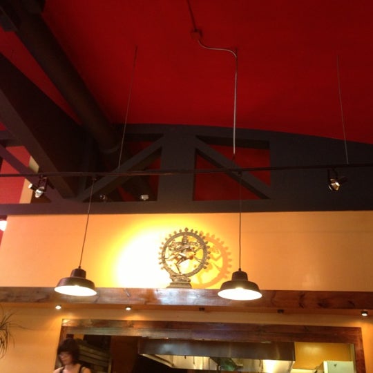 Foto tomada en Mela Indian Restaurant  por Sherri el 10/12/2012