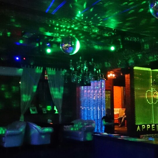 8/31/2013 tarihinde Владимир П.ziyaretçi tarafından Appel Bar'de çekilen fotoğraf