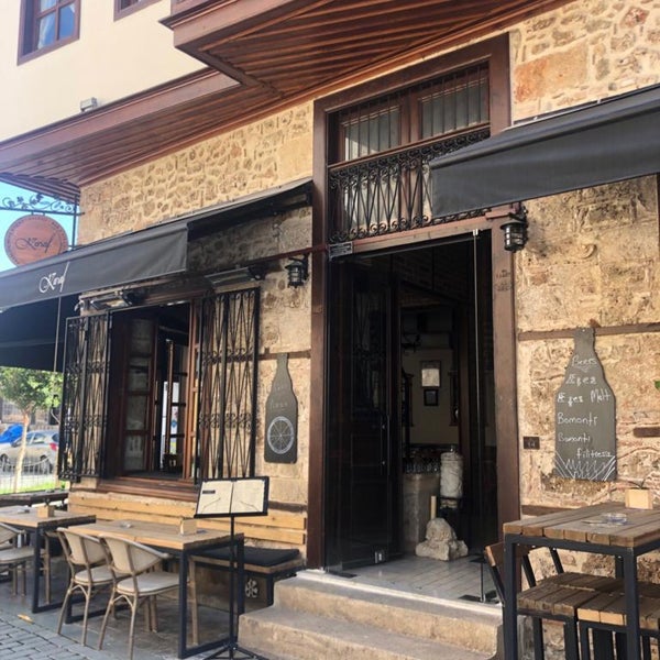 Foto diambil di Karaf Bistro Kaleiçi oleh Emrah A. pada 6/22/2019