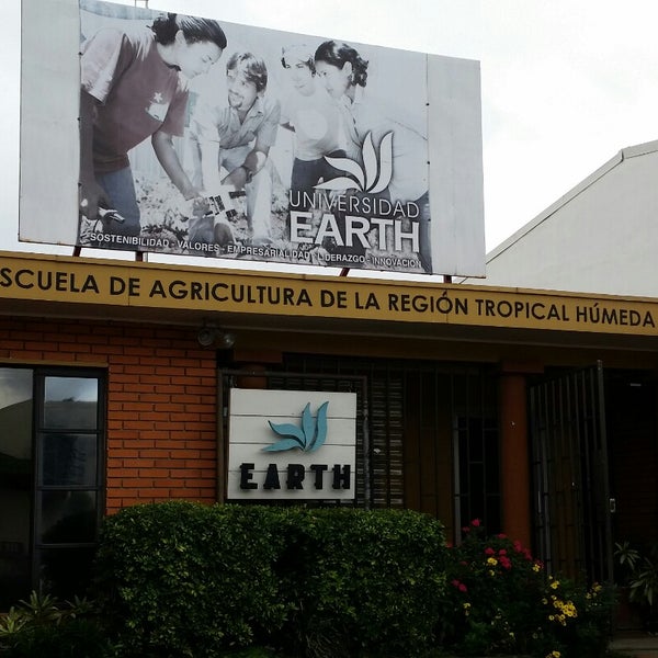 Photo taken at EARTH San José by Francisco H. on 12/8/2014