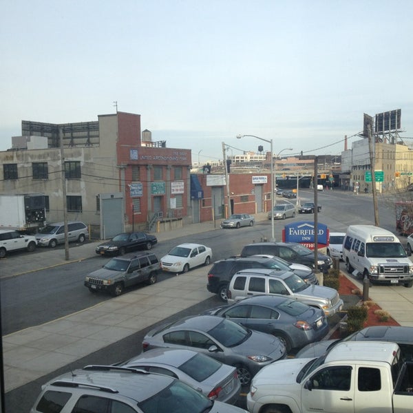 Foto scattata a Fairfield Inn by Marriott New York Long Island City/Manhattan View da Joelle il 12/31/2012