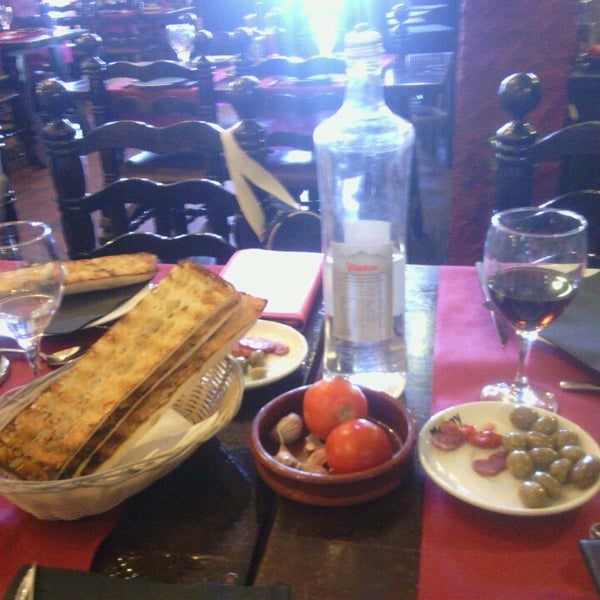 8/10/2013 tarihinde Melina P.ziyaretçi tarafından Restaurant Mas Pi'de çekilen fotoğraf